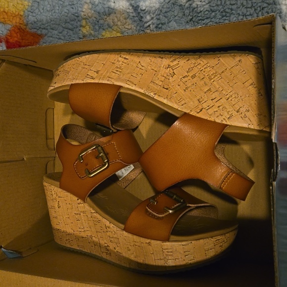 Sandals - Picture 4 of 5